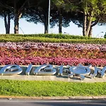 Luminous One Bedroom Flat With Side Sea View Appartamento