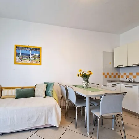 Luminous One Bedroom Flat With Side Sea View Bibione